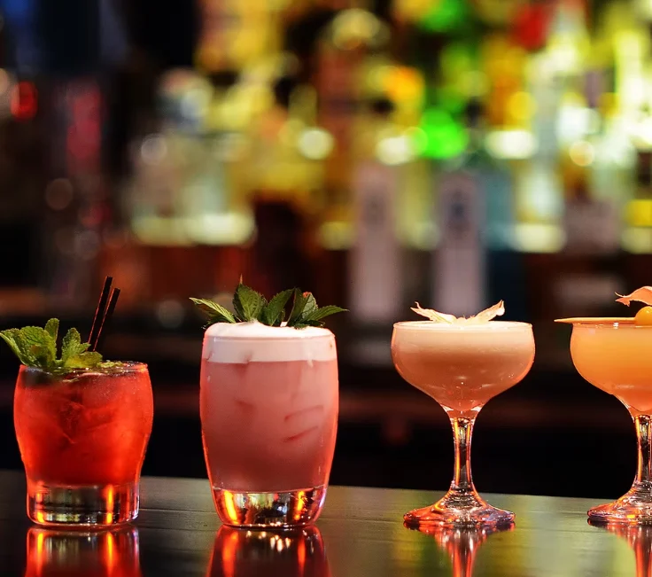 多杯雞尾酒情境圖