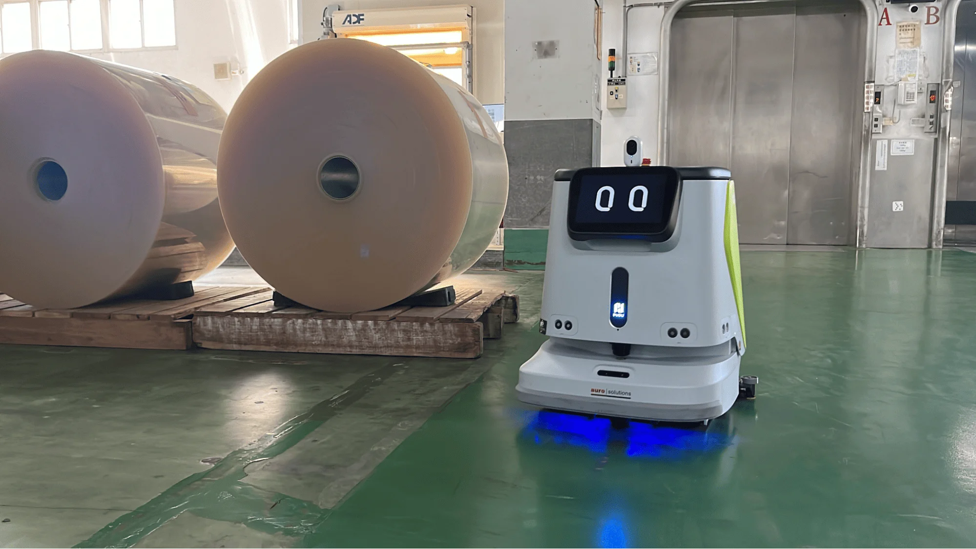 Cc1 清潔機器人移動至不同樓層